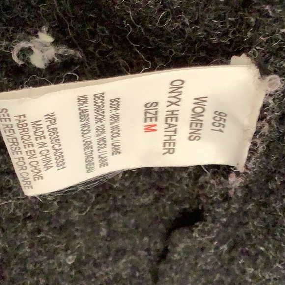 Woolrich Onyx Heather Zip front Wool Sweater with hood. Size Medium - Picture 10 of 11